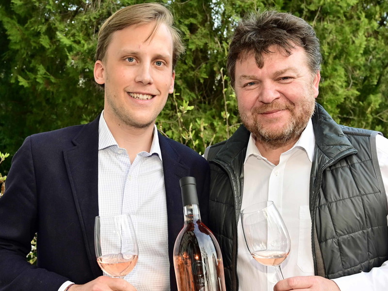 Johannes Kattus und Albert Gesellmann präsentieren ihren »Hanni’s Rosé«.
