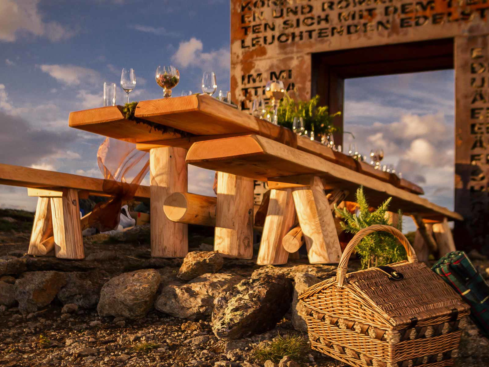 Die Alm-Tafel am Granattor auf der Millstätter Alpe ist ein einzigartiges Erlebnis.