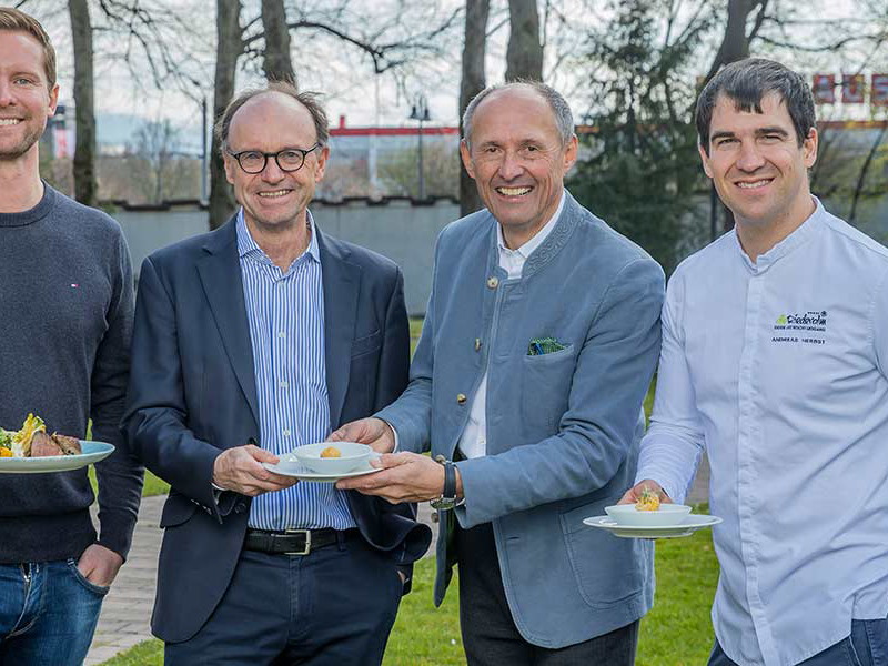 Setzen auf Genuss: Martin Sönmezay (»Humboldtstubn«), die Touristiker Bert Brugger und Leo Bauernberger sowie Spitzenkoch Andreas Herbst (»Riederalm«)