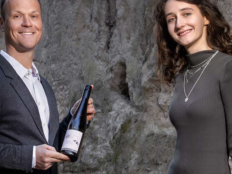 Kathrin Brachmann aus Traismauer und Herwald Hauleitner aus Wagram freuen sich über den Cup-Sieg 2022.