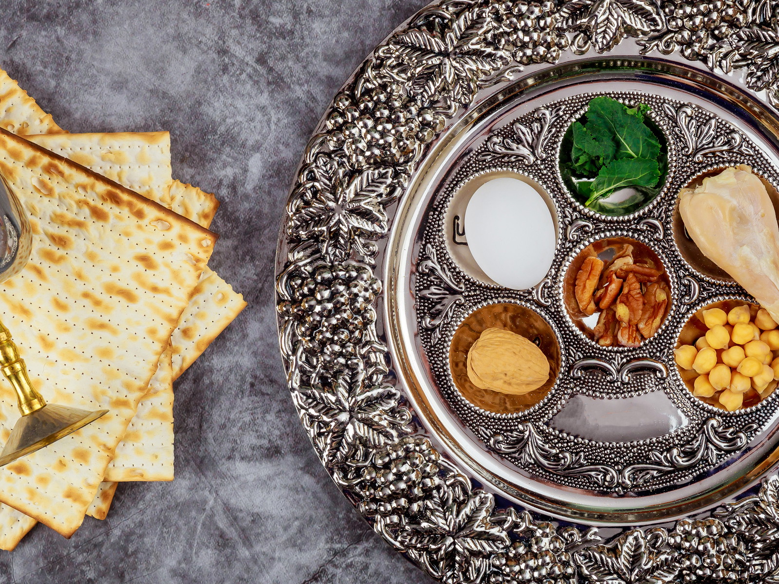 Matzo is an&nbsp;unleavened&nbsp;flatbread that is part of Jewish cuisine.&nbsp;