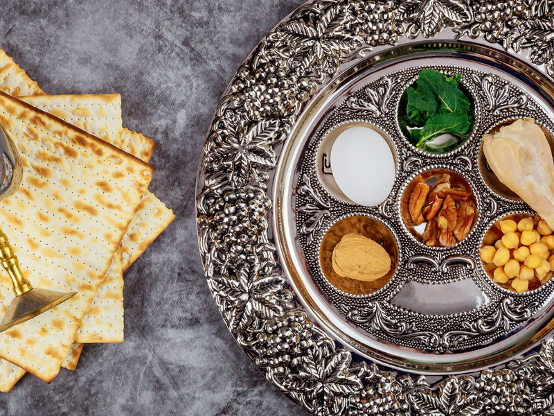 Matzo is an&nbsp;unleavened&nbsp;flatbread that is part of Jewish cuisine.&nbsp;
