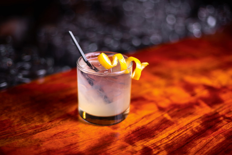 Wie bei allen »Sours« lässt sich auch Grappa mit ein wenig Orangen- und Limettensaft und Rohrzucker rasch zu einem stilvollen Drink verwandeln.