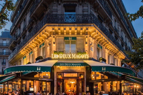 Legend and a tourist meeting point: Les Deux Magots.