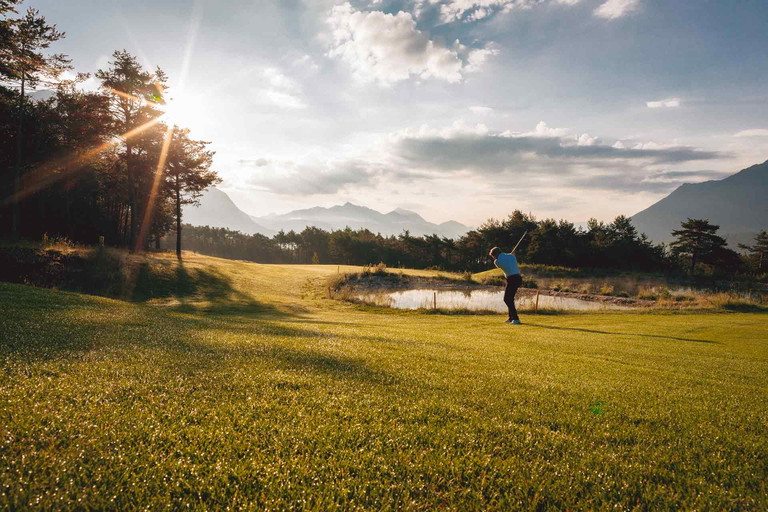 Das »Alpenresort Schwarz« zeichnet sich nicht nur durch famose Küche, sondern auch durch einen direkten Zugang zum Golfpark Mieminger Plateau aus.
