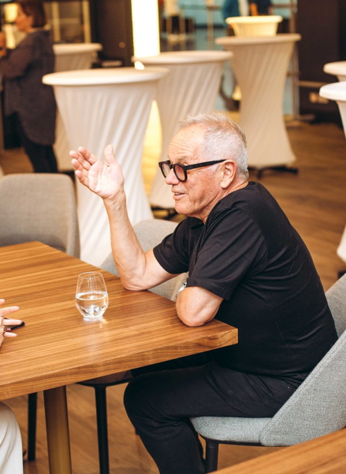 Beim Event wirkte Wolfgang Puck stets – ganz West Coast – entspannt.&nbsp;