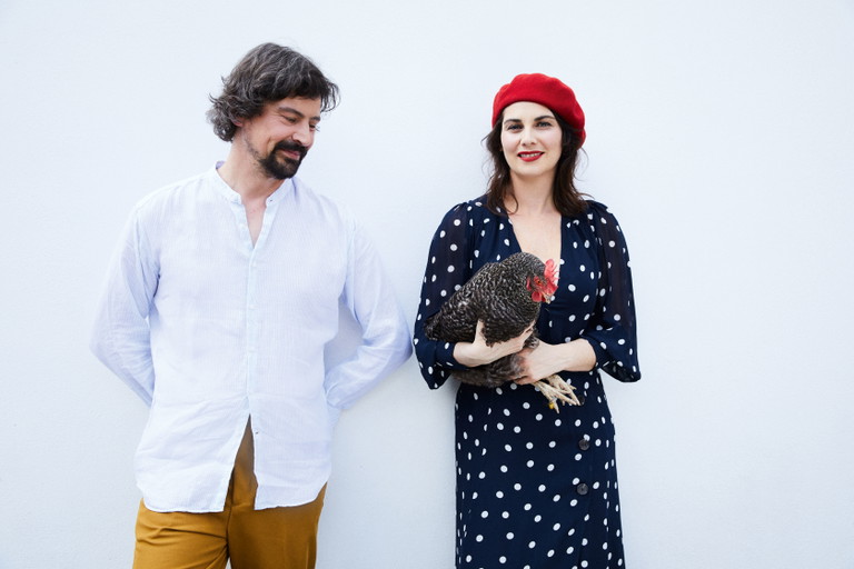 Introvertiert und extrovertiert: Manfred, der ruhig-gelassene Kellermeister, Marion, der kommunikative Motor des Betriebs.