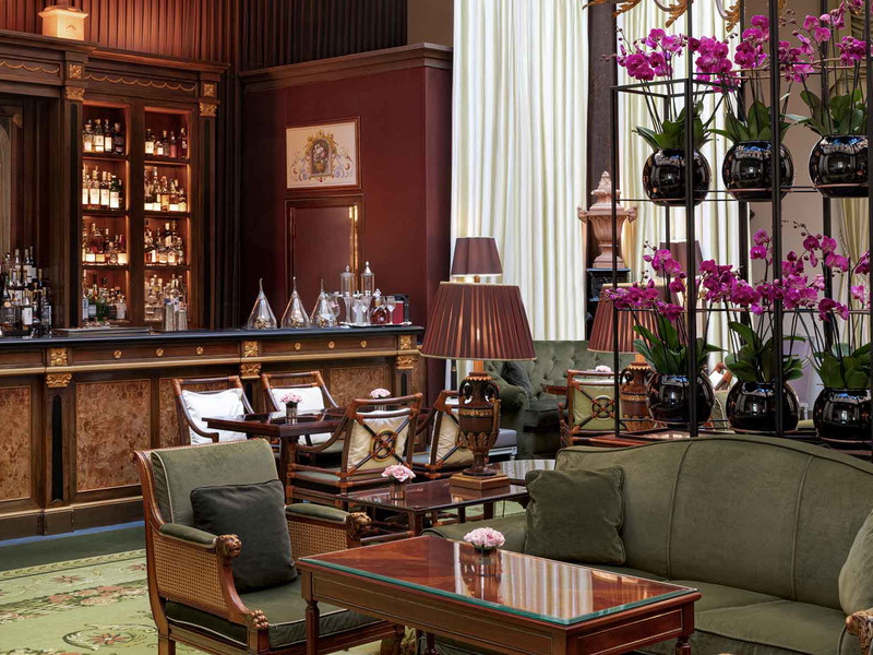 Liquid spheres: Atrium Bar&nbsp;in the Four Seasons Hotel in Florence.