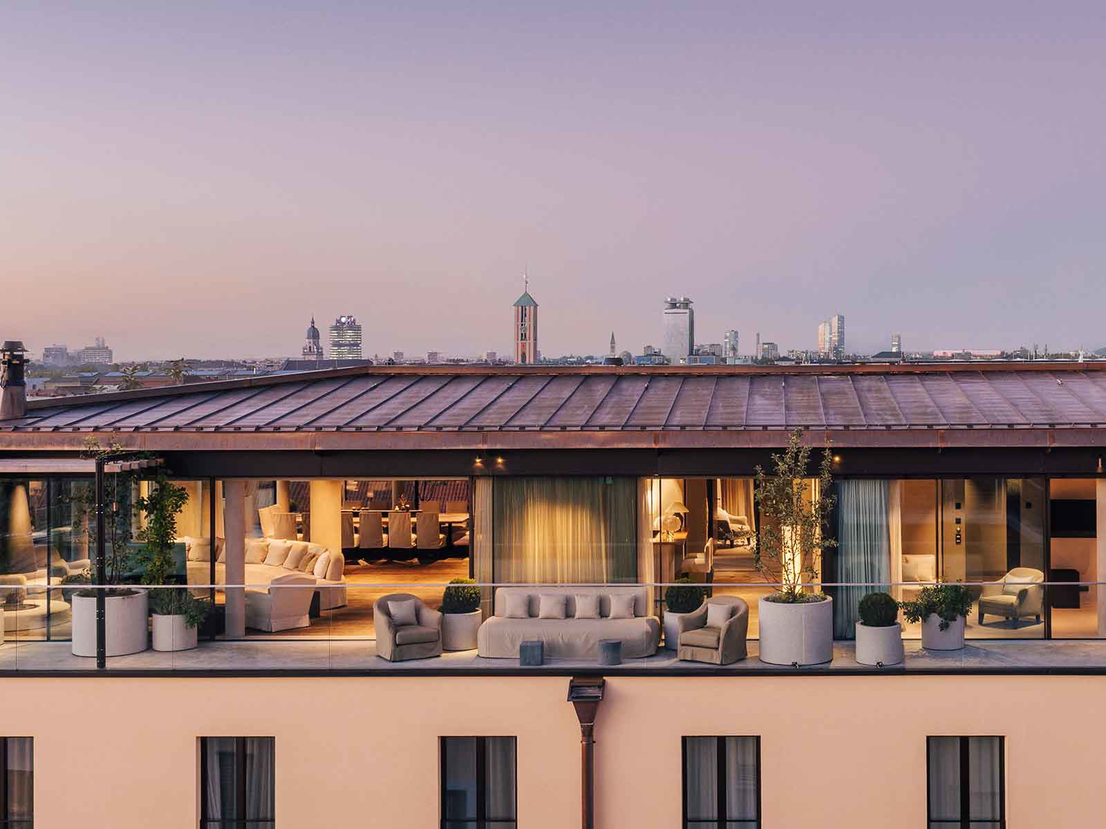 Die Penthouse Garden Suite im achten Stock des Bayerischen Hofs mit 124 Quadratmeter großer Dachterrasse.