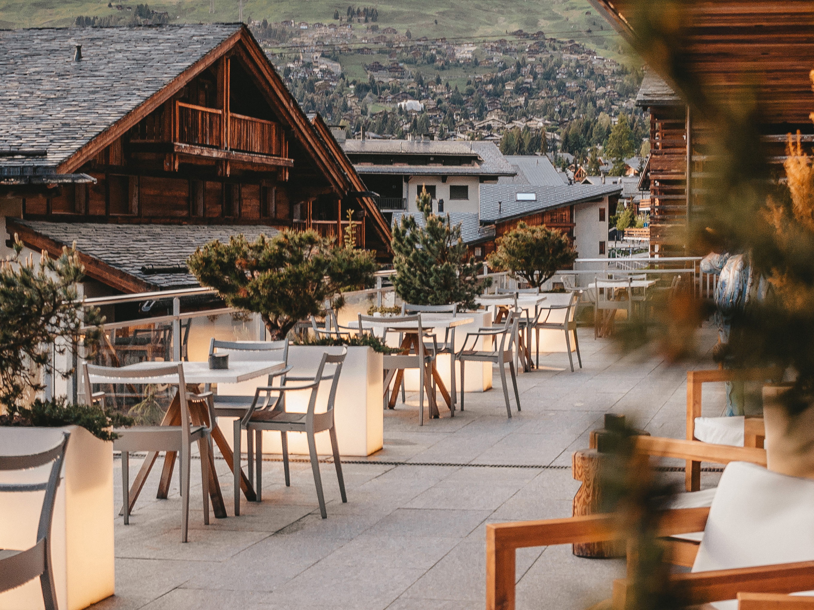 Das Luxushotel «W Verbier» liegt auf 1530 Meter über dem Meer inmitten der Walliser Berge.