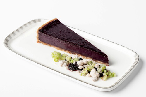 Heidelbeer Tarte mit Sellerie, Gurke und Ingwer.
