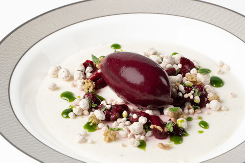 Weisse Schokolade mit Kirschen, grünen Oliven und Herbes de Provence.