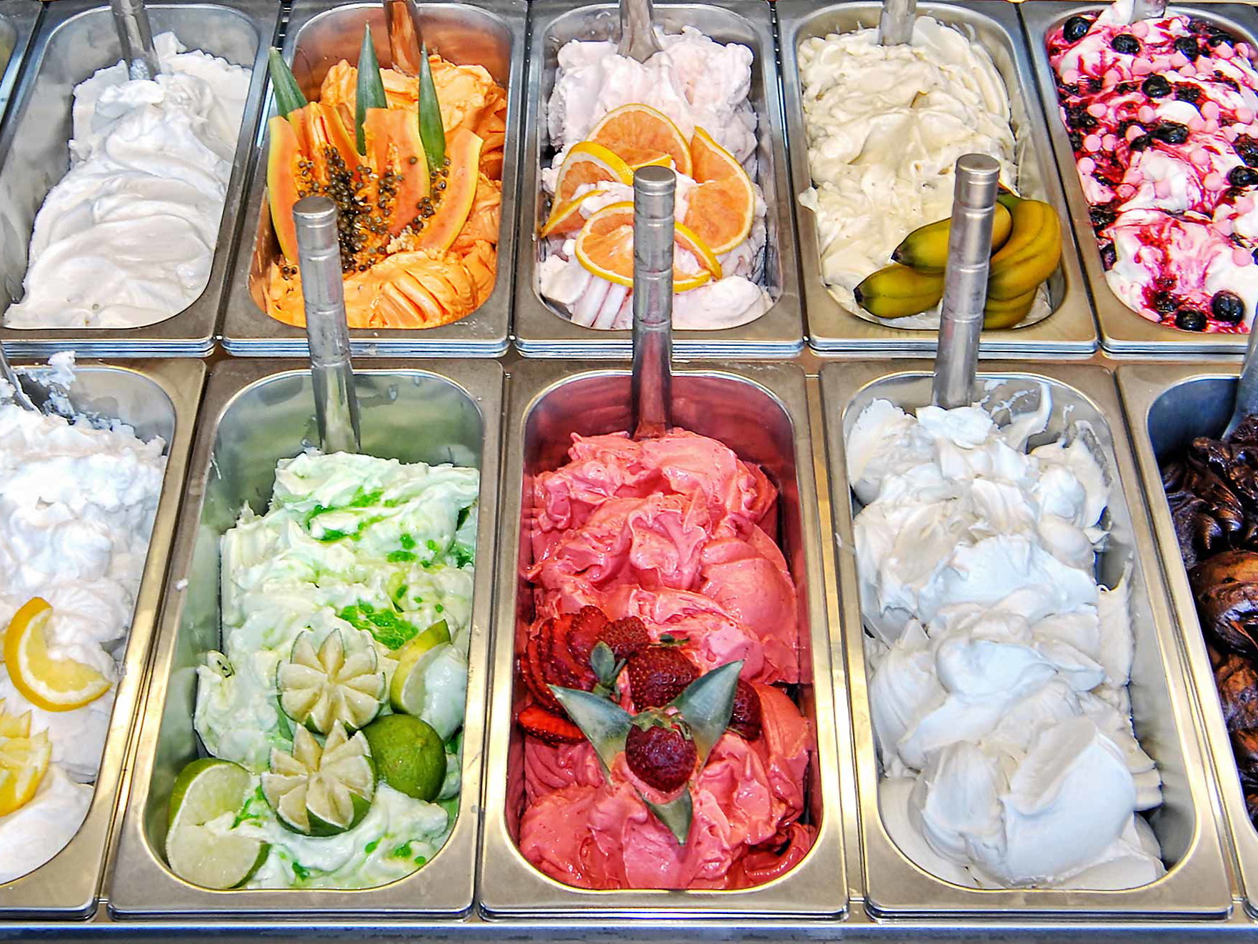 Die Auswahl an extravaganten&nbsp;Eis-Kreationen ist in der Donaumetropole grenzenlos.