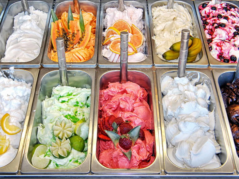 Die Auswahl an extravaganten&nbsp;Eis-Kreationen ist in der Donaumetropole grenzenlos.