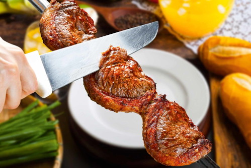 Gehört zum festen Programm einer brasilianischen Churrasqueira: Picanha vom »rodízio«, also von einem Drehspieß.