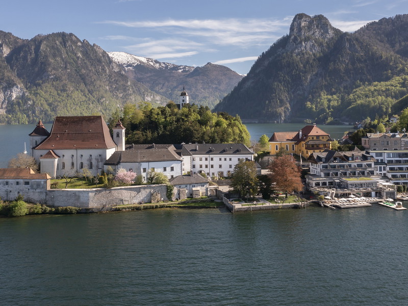 Das Traunsee liegt in Traunkirchen direkt am See.