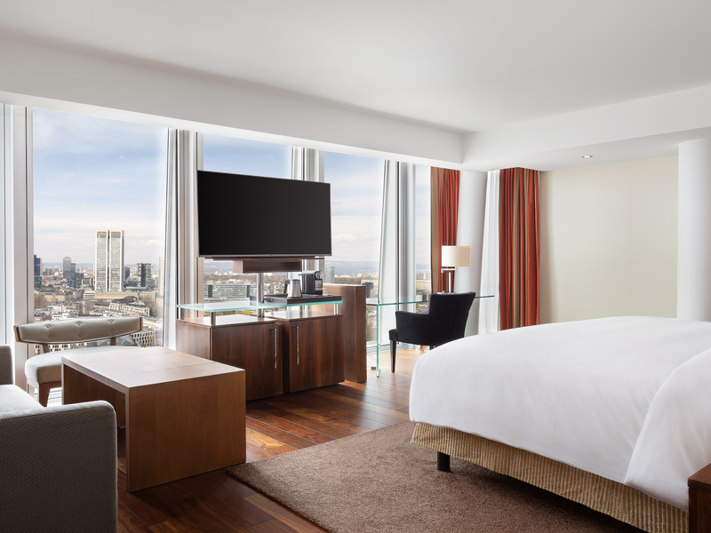 JW Marriott Hotel Frankfurt bedroom