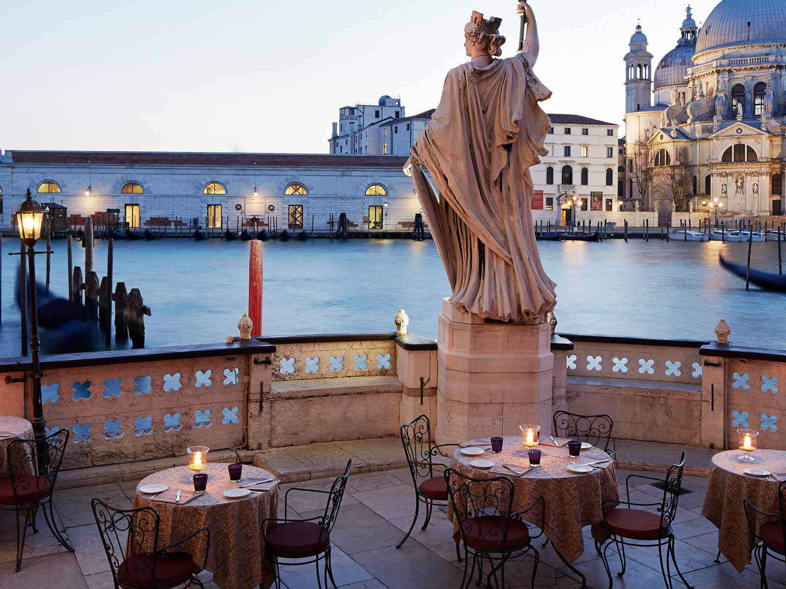 Die Terrasse des Hotels ermöglicht einen einzigartigen Blick auf die Stadt.