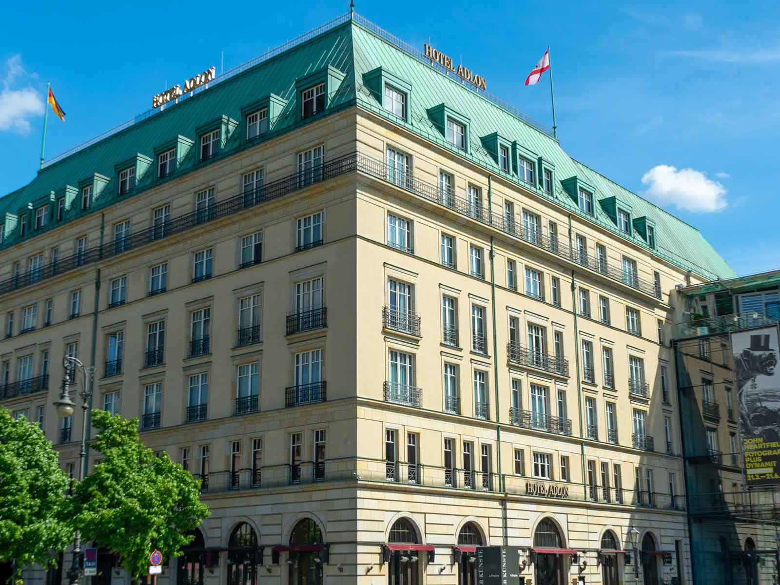 Soll wieder in den Besitz der Familie Adlon kommen: das berühmte Luxushotel Adlon Kempinski vis-a-vis dem&nbsp;Brandenburger Tor&nbsp;in Berlin.&nbsp;