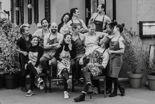 Das «Kle»-Team rund um Zizi Hattab (links)