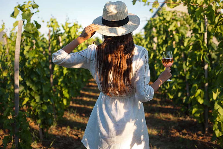 Ein Glas Rosé bereitet Sommer- und Urlaubsfeeling!