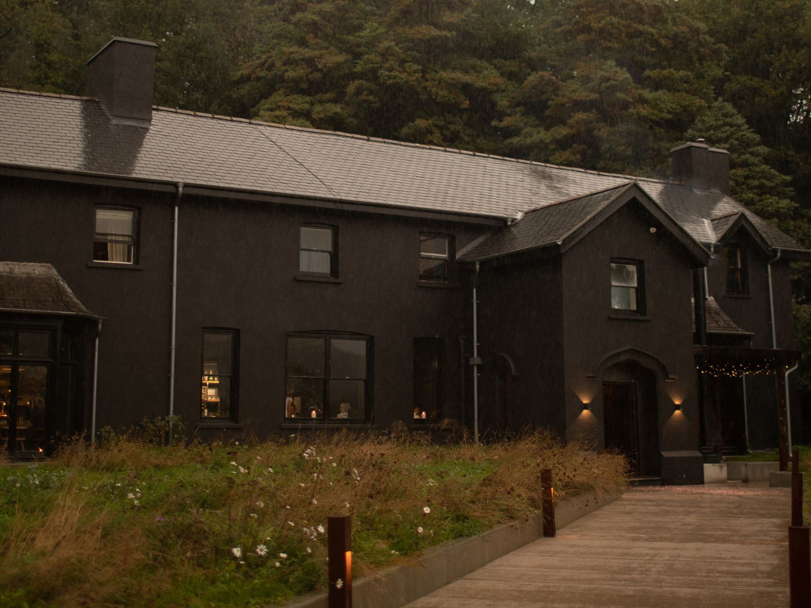 Ynyshir restaurant in Wales has been crowned the top UK restaurant.
