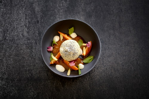 Germknödel mit Aprikosen und Mohn