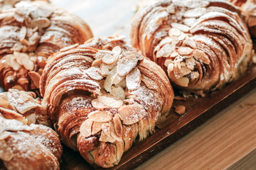 Ein Muss sind die Mandelcroissants aus der Patisserie »Chez Maître Pierre«.