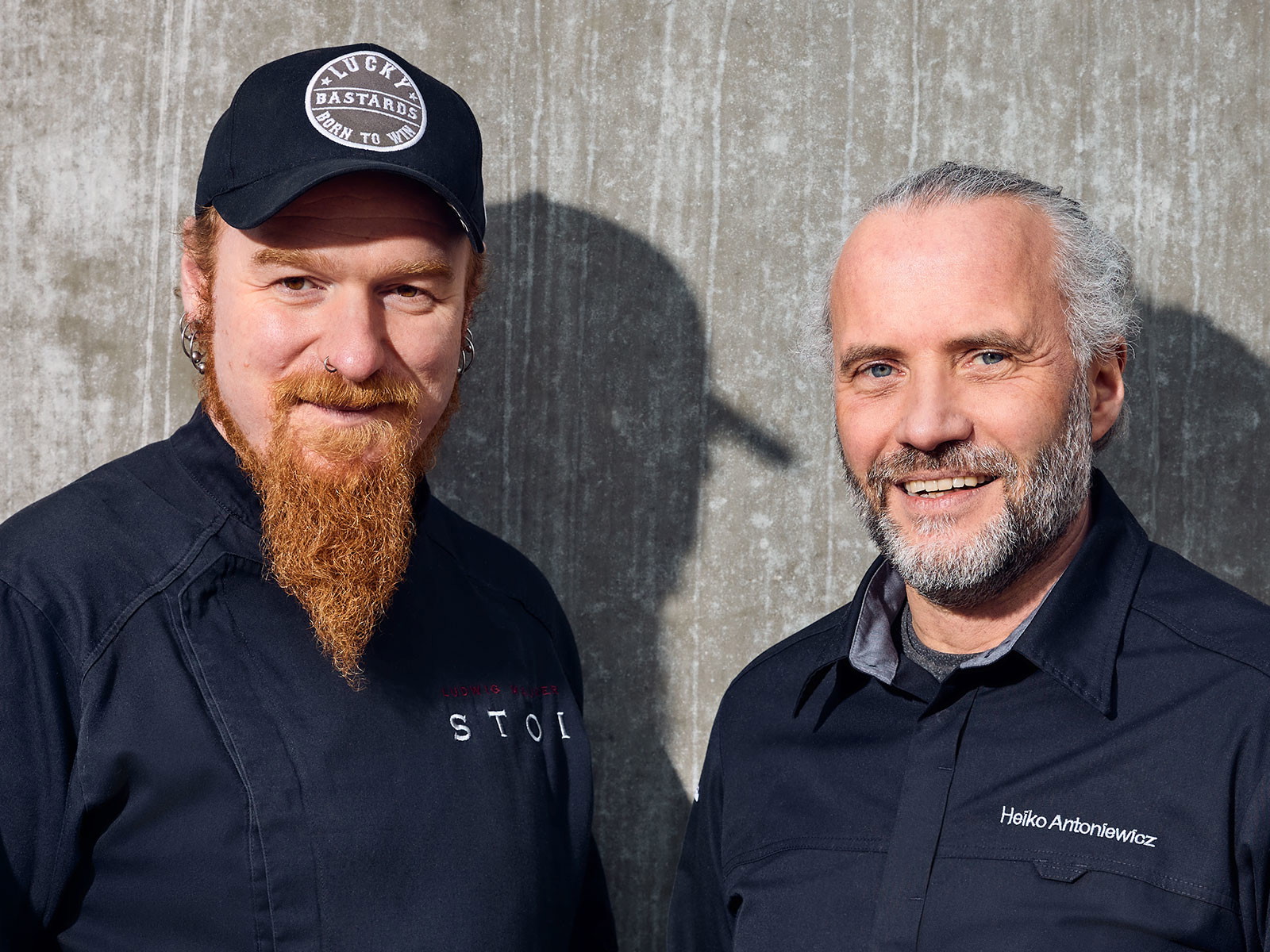Die beiden Autoren&nbsp;Ludwig Maurer und Heiko Antoniewicz vereinen am Grill vermeintlich Gegenteiliges.