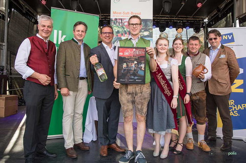 Die Falstaff NÖ-Most-Trophy&nbsp;anlässlich des »100-Jahre-Niederösterreich«-Jubiläums.