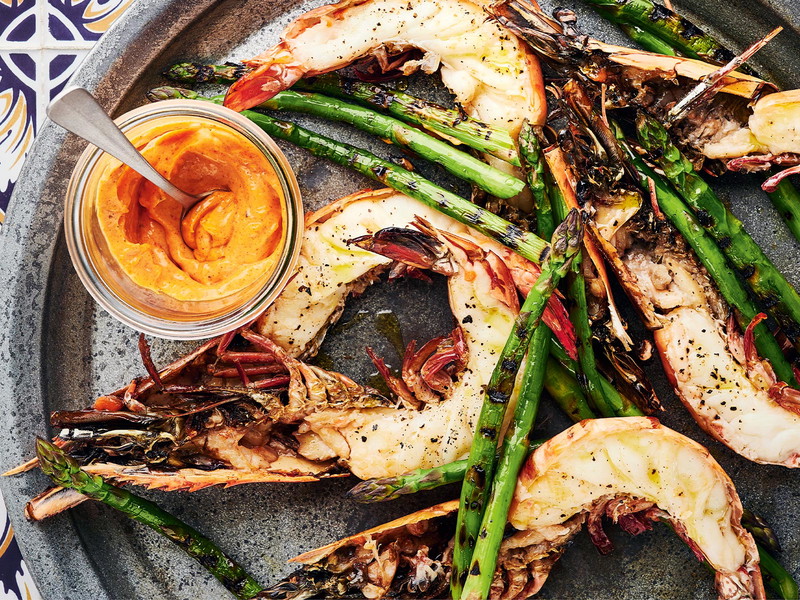 Garnelen mit Spargel und einer spanischen Orangen-Mahonesa