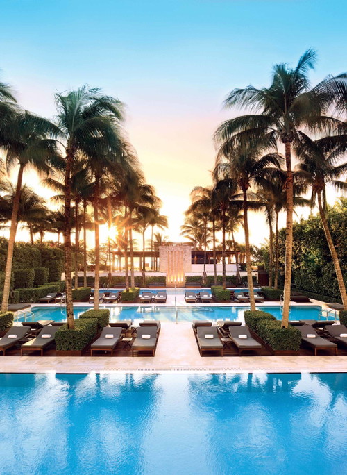 Hotel Setai&nbsp;has, among other things, exquisite swimming pools.