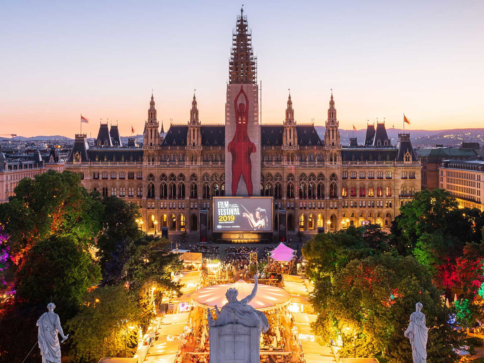 Das Filmfestival findet auch 2022 traditionell wieder auf dem Rathausplatz statt.