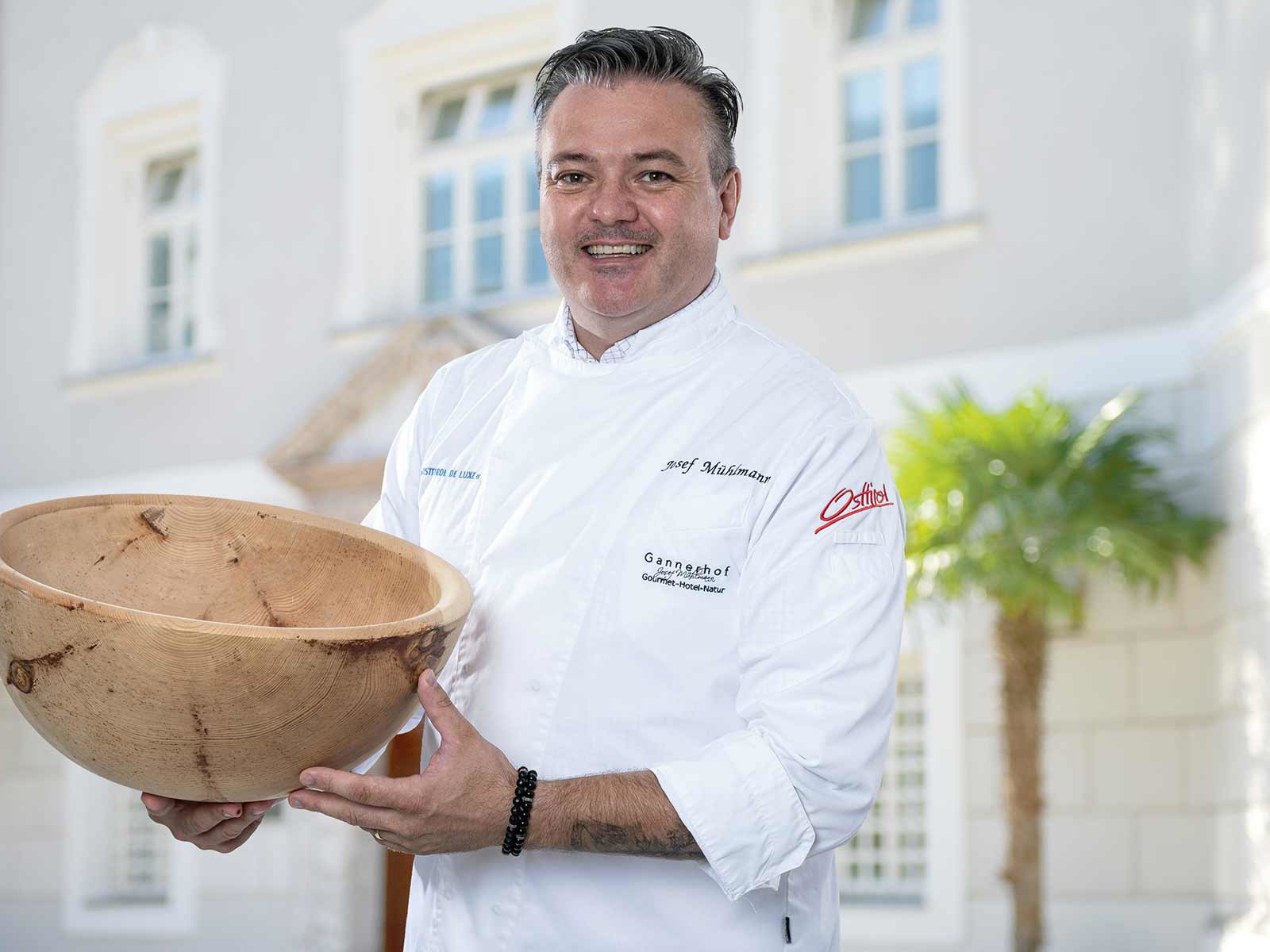&nbsp;Festival-Mitbegründer Josef Mühlmann verwöhnt Gäste bei der »Kulinarischen Sommerfrische in Lienz«.