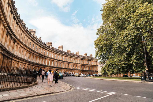 Auf dem siebten Platz findet sich «The Circus» in&nbsp;Bath, England.&nbsp;Die komplett runde Strasse stammt von Architekten John Wood und wurde 1768 eröffnet.