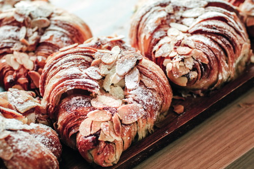 Ein Muss sind die Mandelcroissants aus der Patisserie »Chez Maître Pierre«.