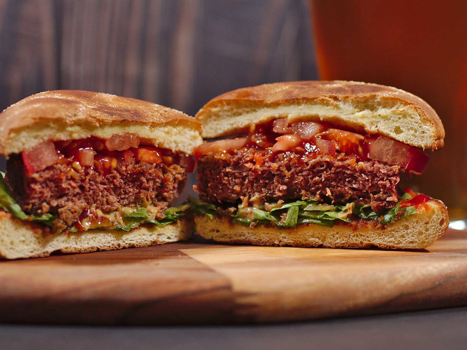 Die Palette der pflanzlichen Alternativen beispielsweise zu Burgerpatties wächst rasant.