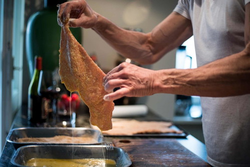 Fleisch in Ei tauchen