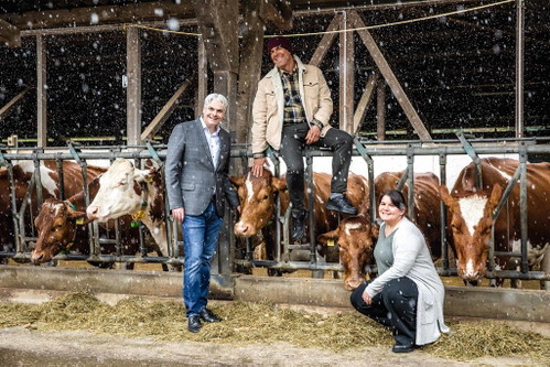 Produkte «Aus Stadt und Land» liegen ihnen am Herzen: Lukas Ott, Leiter Stadtentwicklung Kanton Basel-Stadt, Lukas Kilcher, Leiter Ebenrain und Geschäftsführerin des&nbsp; Vereins «Aus Stadt und Land», Johanna&nbsp; Gysin (v. l. n. r.).