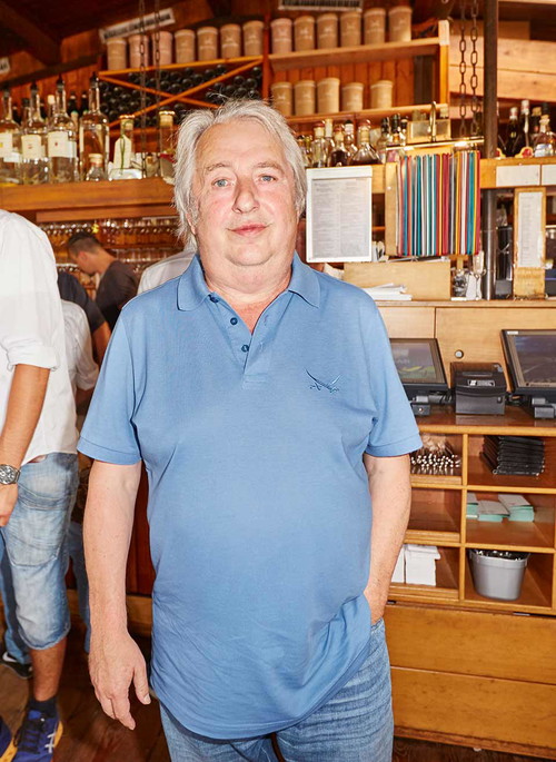 Host Herbert Seckler.