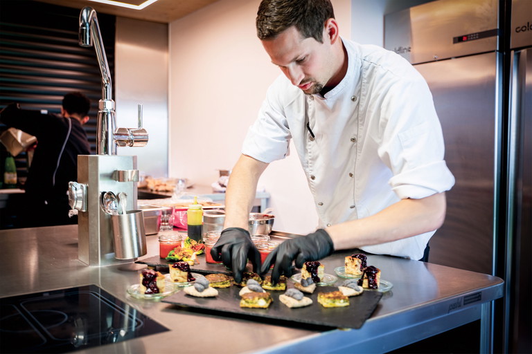 Bei «Die Cuisine» wird nachhaltiges Essen und Ernährung mit sozialer Inklusion und Bildung gelebt. Der Ort ist Teil der städtischen Klimakampagne.