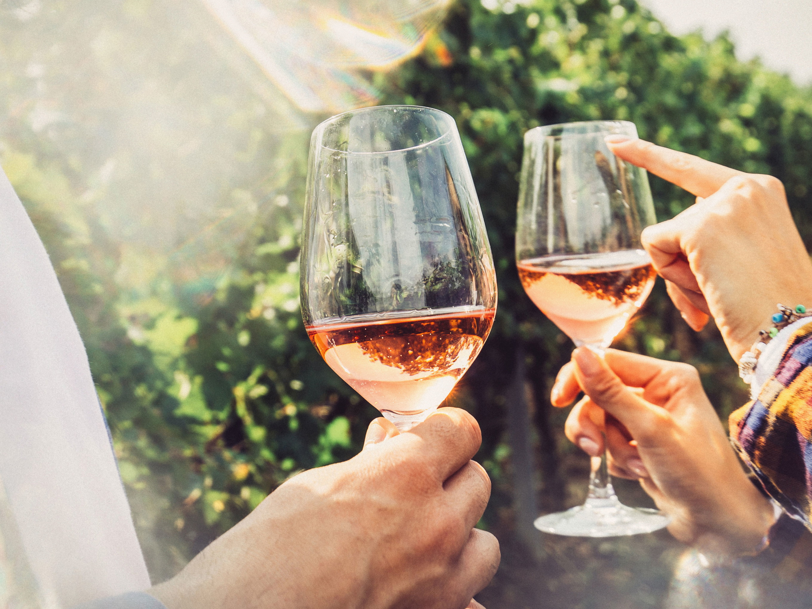 Für ein gepflegtes Glas Rosé aus Österreich findet man im Sommer immer eine gute Gelegenheit.