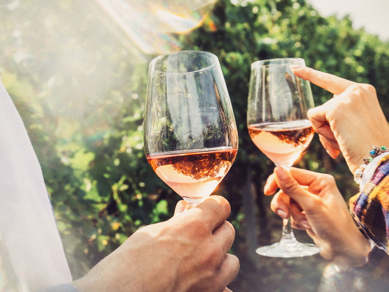 Für ein gepflegtes Glas Rosé aus Österreich findet man im Sommer immer eine gute Gelegenheit.