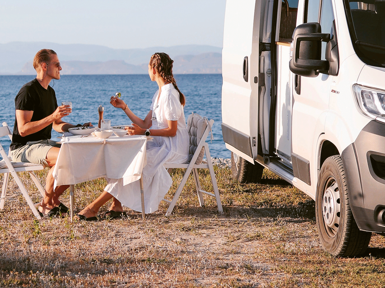Anina Gepp und ihr Partner Chris haben ihre Wohnung gegen den Campervan getauscht.