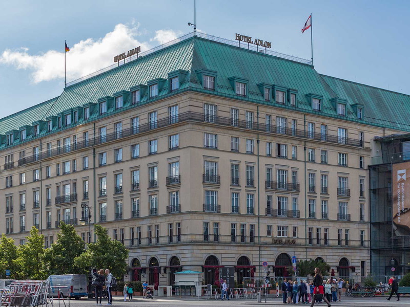 Sieht älter aus, als es ist: Der Neubau des »Hotel Adlon« wurde vor 25 Jahren eingeweiht.