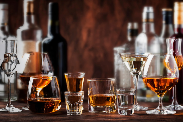 Drinking alcohol&nbsp;may&nbsp;caue serious dehydration.&nbsp;