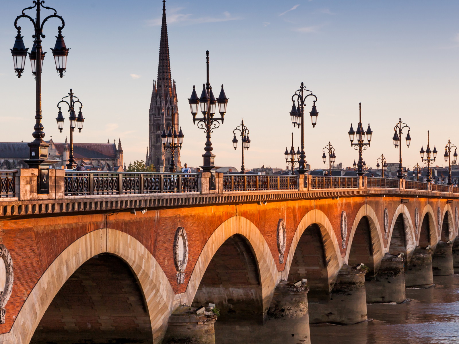 When it comes to eating and drinking in Bordeaux, you are spoilt for choice.
