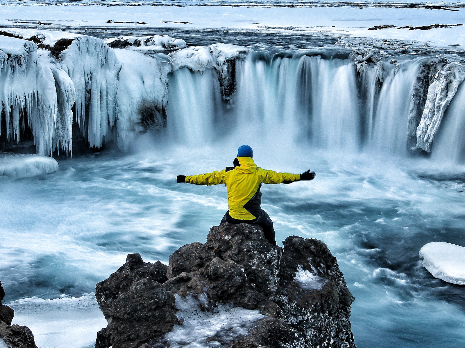 Der Goðafoss Wasserfall im Winter
