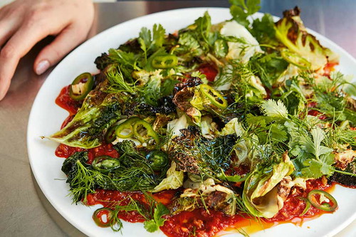Gerösteter Wirsing mit Mango-Harissa-Salsa