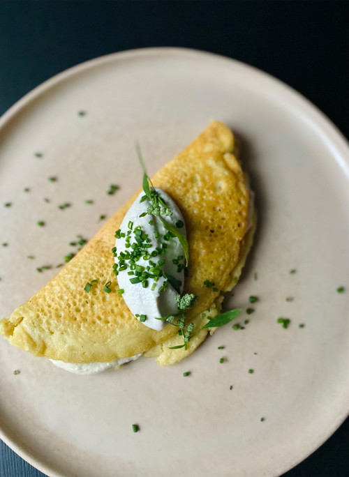 Omelette gefüllt mit Mais, Frischkäse und Schnittlauch aus dem »Dar«